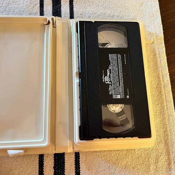 Disney The Rescuers VHS Black Diamond - Picture 5 of 10